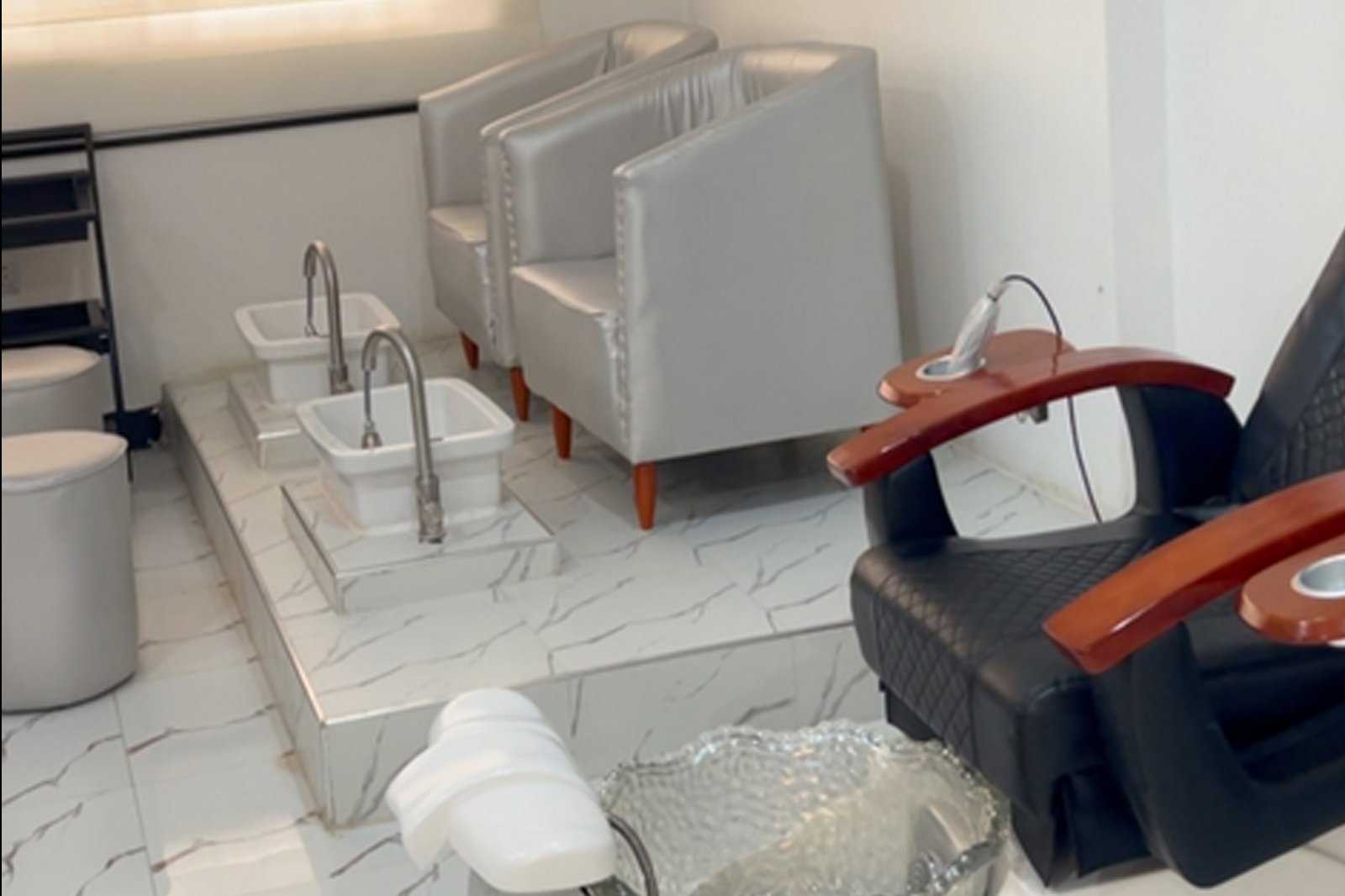 Paradise Saloon & Spa